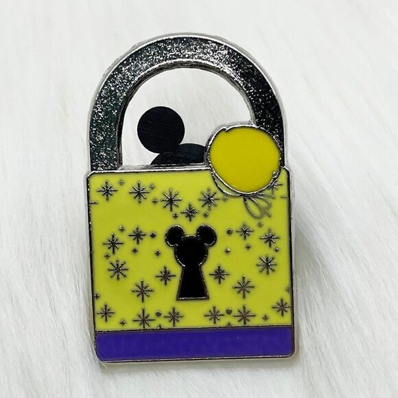 🔮 5/$25 Disney Peter Pan Tinker‎ Bell Lock Pin - Picture 1 of 3